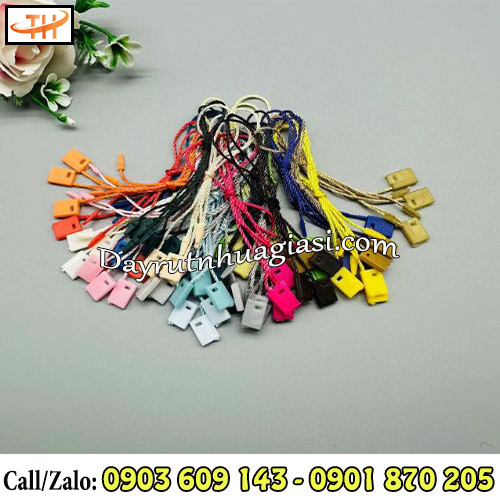 Dây dù gắn tag quần áo đủ màu Dây dù gắn tag quần áo đủ màu