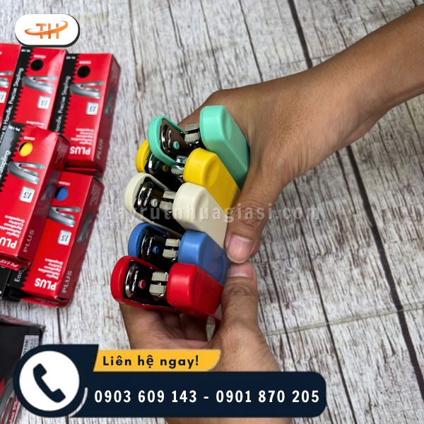 Bấm kim đóng thẳng, ít cong lệch, giúp giấy gọn gàng Bấm kim đóng thẳng, ít cong lệch, giúp giấy gọn gàng