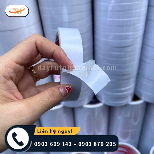 Băng keo có độ bám dính cao, keo phủ đều bám chắc Băng keo có độ bám dính cao, keo phủ đều bám chắc
