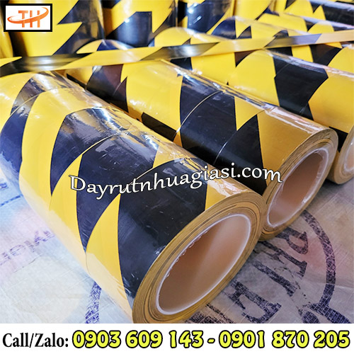 Băng keo dán nền dạng cuộn sử dụng tiện lợi Băng keo dán nền dạng cuộn sử dụng tiện lợi