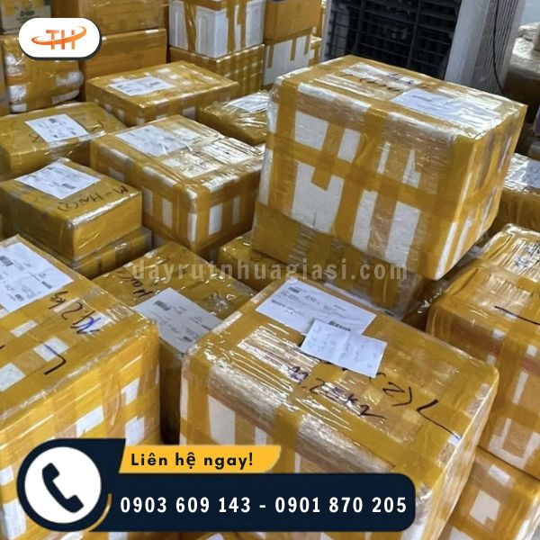 Băng keo đục không thể thiếu trong việc gói hàng hóa Băng keo đục không thể thiếu trong việc gói hàng hóa