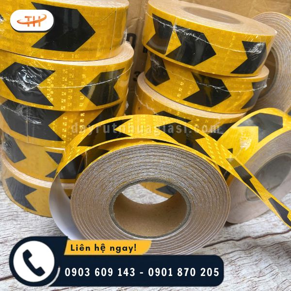 Băng keo phản quang giúp cảnh báo nguy hiểm, đánh dấu khu vực thi công Băng keo phản quang giúp cảnh báo nguy hiểm, đánh dấu khu vực thi công