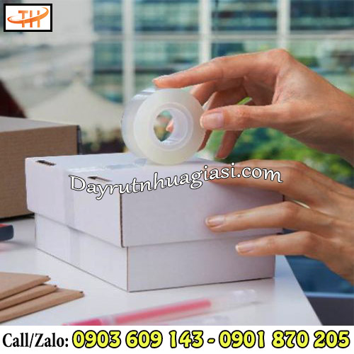 Băng keo văn phòng phẩm kích thước nhỏ gọn phù hợp sử dụng cho nhiều mục đích  Băng keo văn phòng phẩm kích thước nhỏ gọn phù hợp sử dụng cho nhiều mục đích