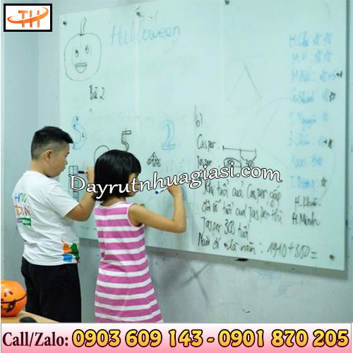 Bút lông hiệu Thiên Long được ứng dụng nhiều trong lĩnh vực giảng dậy Bút lông hiệu Thiên Long được ứng dụng nhiều trong lĩnh vực giảng dậy