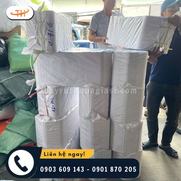 Các bao băng keo trong lưu kho tại Thu Hồng Các bao băng keo trong lưu kho tại Thu Hồng