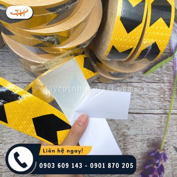 Cấu tạo gồm nhiều lớp chống nước, chống mài mòn Cấu tạo gồm nhiều lớp chống nước, chống mài mòn