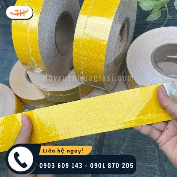 Cấu trúc hình lục giá xếp liền kề nhau như tổ ong Cấu trúc hình lục giá xếp liền kề nhau như tổ ong