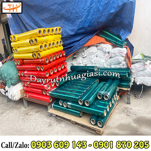 Màng PE quấn hàng đủ màu Màng PE quấn hàng đủ màu