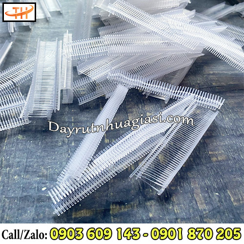 Ti bắn tag quần áo sẵn số lượng giá rẻ Ti bắn tag quần áo sẵn số lượng giá rẻ