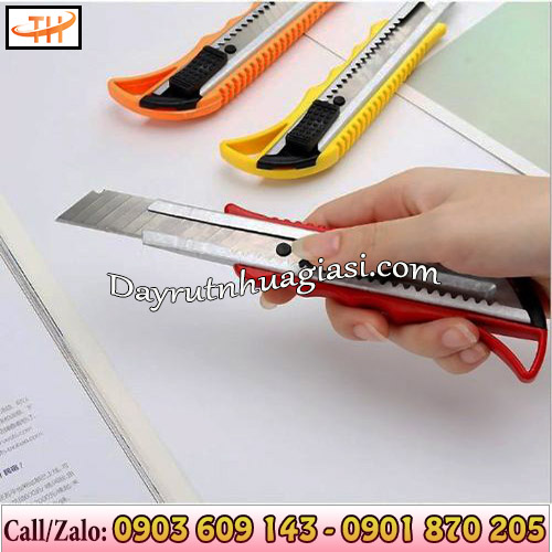 Dao rọc giấy có thiết kế khoá kéo tiện lợi Dao rọc giấy có thiết kế khoá kéo tiện lợi