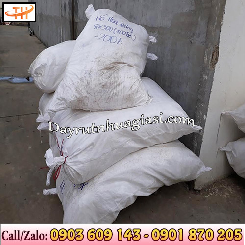 Đi đơn dây rút nhựa Đi đơn dây rút nhựa