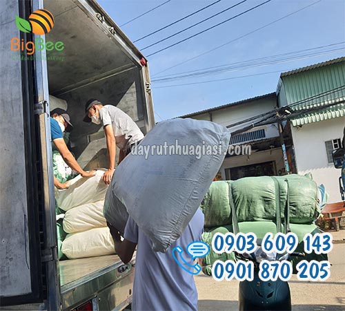 Dây rút nhựa sỉ giao cho khách tại chành xe