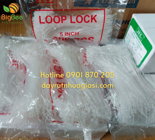 Dây treo nhãn mác bằng nhựa gắn tem mác