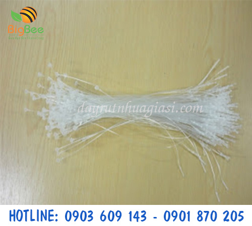 Dây xỏ nhựa gắn nhãn mác