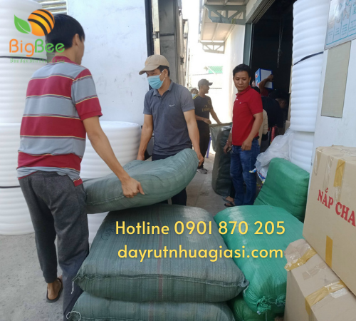 Đơn hàng dây rút nhựa giao cho khách trong ngày