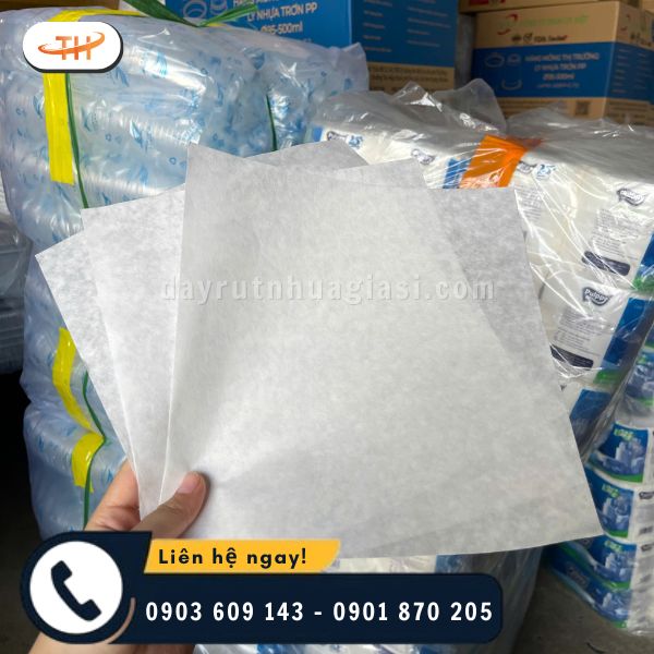 Giấy thấm dầu là loại giấy chuyên dụng với khả năng hút dầu mỡ nhanh chóng Giấy thấm dầu là loại giấy chuyên dụng với khả năng hút dầu mỡ nhanh chóng