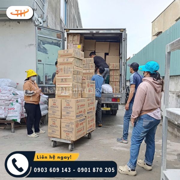 Hàng được chất lên xe gọn gàng Hàng được chất lên xe gọn gàng