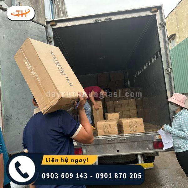 Hoạt động giao hàng màng PE tại Thu Hồng Hoạt động giao hàng màng PE tại Thu Hồng