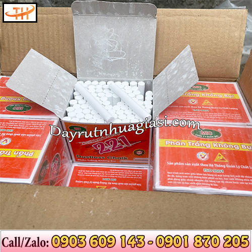 Phấn viết bảng không bụi đóng hộp 100 cây Phấn viết bảng không bụi đóng hộp 100 cây