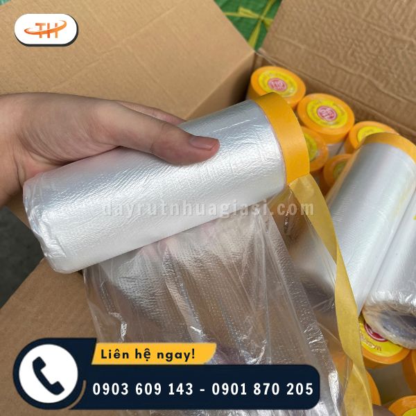 Màng che sơn có độ bám dính tốt nhờ lớp băng keo phía trên Màng che sơn có độ bám dính tốt nhờ lớp băng keo phía trên