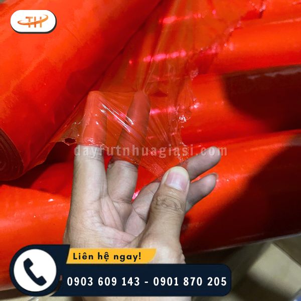 Màng PE có đặc tính co giãn cao và bám dính tốt Màng PE có đặc tính co giãn cao và bám dính tốt