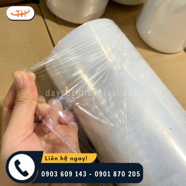 Màng PE là loại màng nhựa dẻo, trong suốt Màng PE là loại màng nhựa dẻo, trong suốt