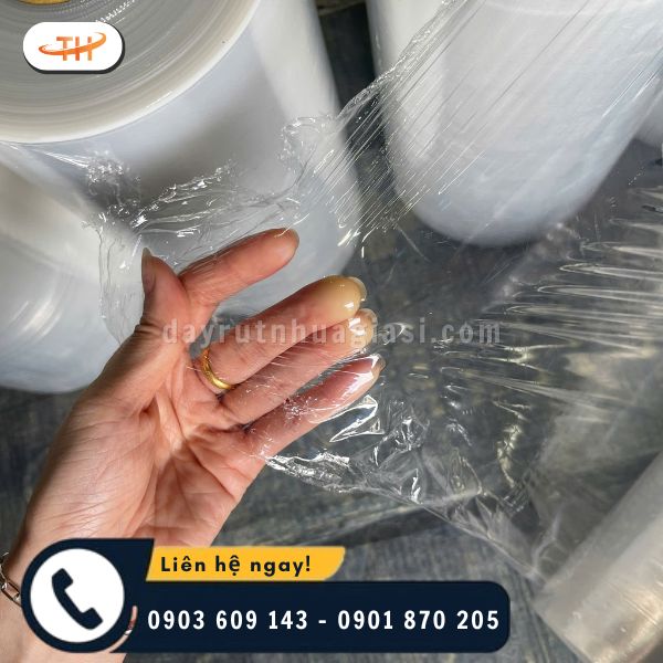 Màng PE quấn pallet co giãn bám dính và chống nước hiệu quả Màng PE quấn pallet co giãn bám dính và chống nước hiệu quả