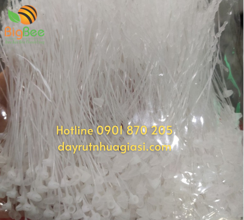 Móc xỏ bằng nhựa