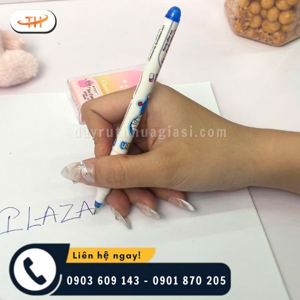 Ngòi bút bằng kim loại tạo ra nét chữ thanh thoát, đều màu Ngòi bút bằng kim loại tạo ra nét chữ thanh thoát, đều màu