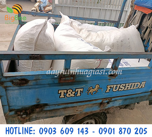 Nhập kho, xuất kho dây rút nhựa để giao cho khách