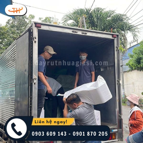 Thu Hồng chuyên sỉ băng keo xốp 2 mặt với giá cạnh tranh nhất Thu Hồng chuyên sỉ băng keo xốp 2 mặt với giá cạnh tranh nhất