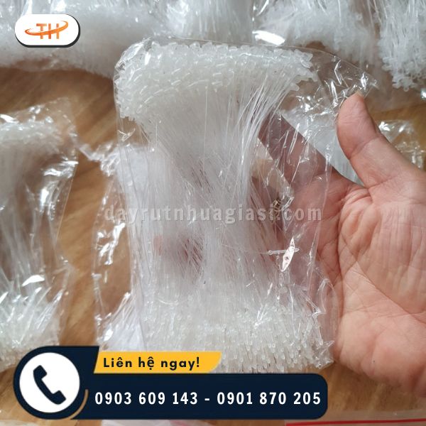 Thu Hồng kinh nghiệm nhiều năm trong ngành phân phối phụ liệu may mặc Thu Hồng kinh nghiệm nhiều năm trong ngành phân phối phụ liệu may mặc