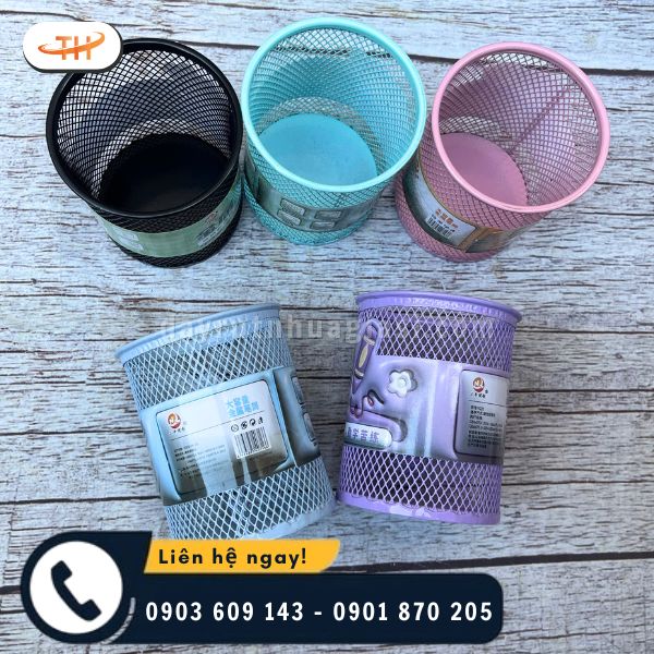 Thu Hồng là đơn vị chuyên sỉ hộp cắm bút lưới sẳt với màu sắc phong phú Thu Hồng là đơn vị chuyên sỉ hộp cắm bút lưới sẳt với màu sắc phong phú