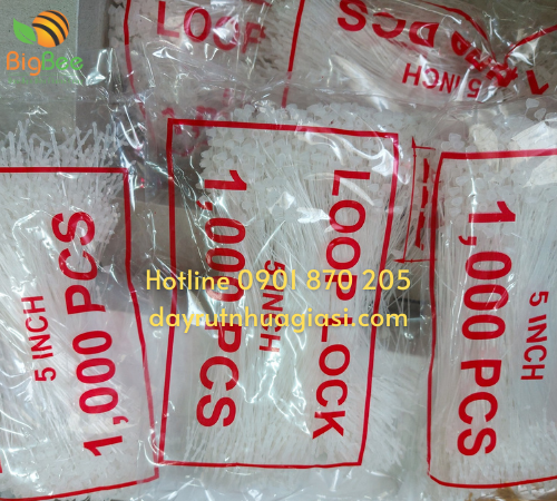 Ti xỏ nhựa để xỏ gắn mác quần áo