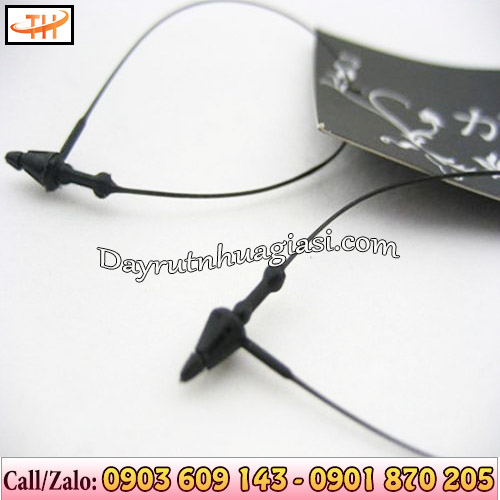 Ti xỏ nhựa - đạn xỏ gắn mác được ứng dụng khá nhiều trong ngành thời trang Ti xỏ nhựa - đạn xỏ gắn mác được ứng dụng khá nhiều trong ngành thời trang