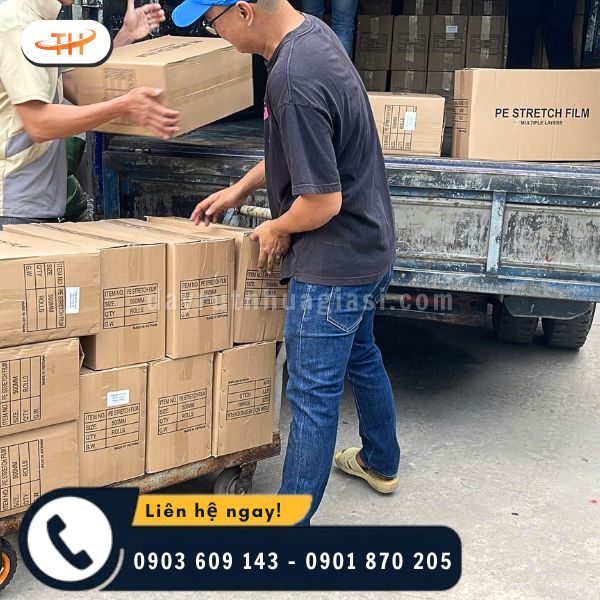 Từng thùng màng PE được đóng gói chắc chắn vuông vức Từng thùng màng PE được đóng gói chắc chắn vuông vức