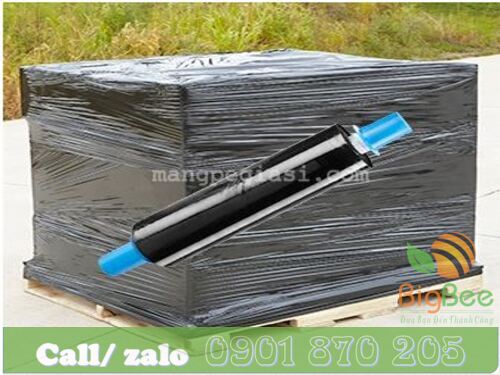 Sử dụng cuộn màng PE đen quấn pallet