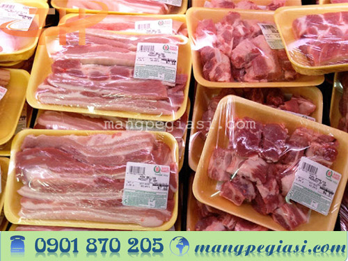 Màng bọc thực phẩm được sử dụng giữ độ tươi của thịt sống