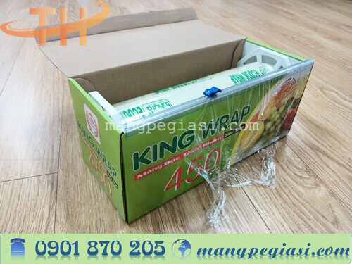 Cuộn màng bọc có dao cắt nên rất dễ thao tác sử dụng