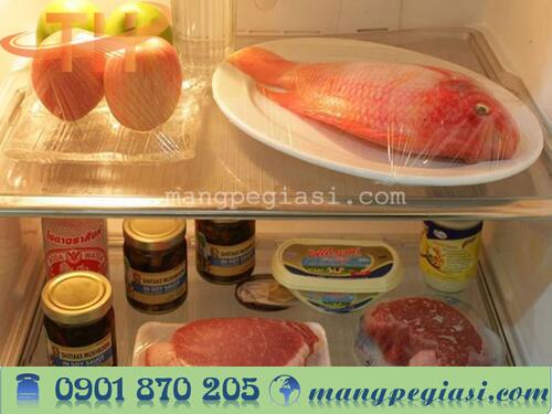 Sử dụng màng bọc bảo quản thực phẩm trong tủ lạnh