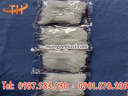 Dây treo nhãn mác bằng nhựa rất phổ biến