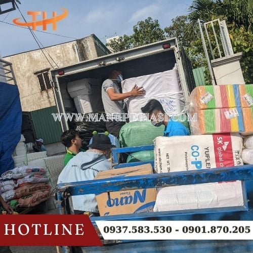 Hoạt động giao hàng diễn ra tấp nập mỗi ngày tại Thu Hồng Hoạt động giao hàng diễn ra tấp nập mỗi ngày tại Thu Hồng