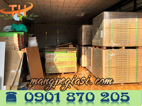 quấn màng pe cho các kiện hàng khi vận chuyển