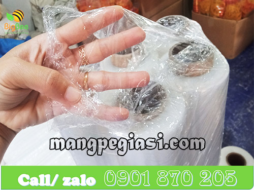Màng PE trong suốt, có tính dai khó rách và co giãn tốt