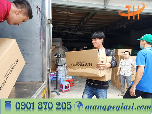 Đội ngũ nhân viên giao hàng nhiệt tình, vui vẻ của Thu Hồng