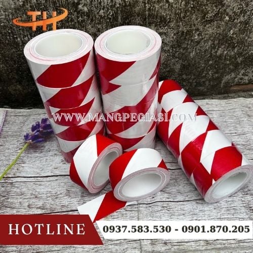 Băng keo dán nền sọc đỏ trắng nổi bật Băng keo dán nền sọc đỏ trắng nổi bật