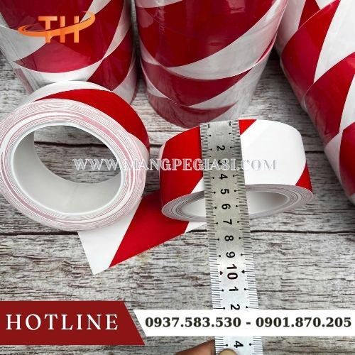 Băng dính dán sàn sọc đỏ trắng 4F8 Băng dính dán sàn sọc đỏ trắng 4F8
