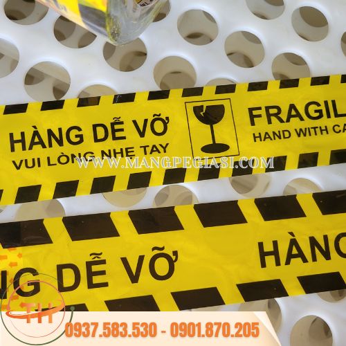 Băng keo hàng dễ vỡ bám dính tốt Băng keo hàng dễ vỡ bám dính tốt