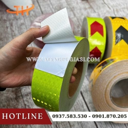 Băng keo phản quang bám dính tốt, độ bền cao, chịu nắng mưa Băng keo phản quang bám dính tốt, độ bền cao, chịu nắng mưa