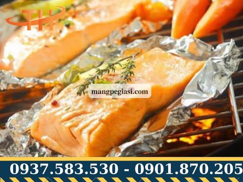 Cá được nướng trong giấy bạc